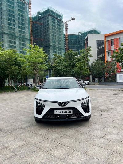 VinFast VF7 Plus 2025 Trắng 7.800 km