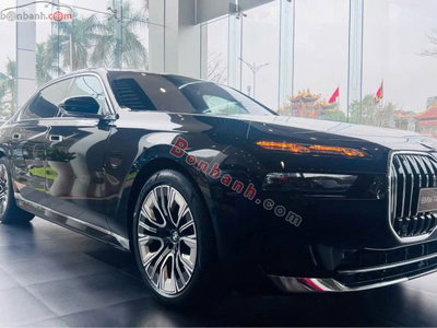 Xe BMW 7 Series 740i Pure Excellence 2026