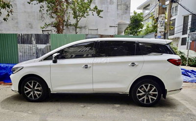 BYD M6 MPV 7 chỗ Trắng