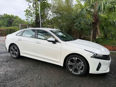 Kia K5 2022 Trắng 5 chỗ