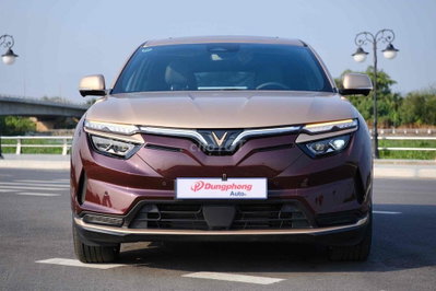 Xe điện Vinfast VF8 Plus 25 đỏ đồng xe bản Mỹ