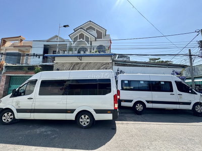 Hyundai Solati Limousine VIP 10 chỗ Trắng