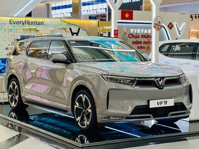 Xe điện VinFast VF9 Xám