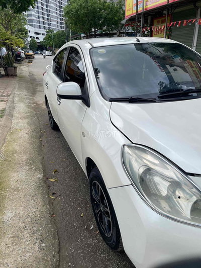 Nissan Sunny 2015 Trắng Số sàn