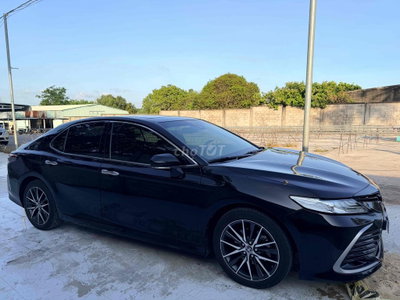 Toyota Camry 2022 2.0 Q Đen 30.000 km