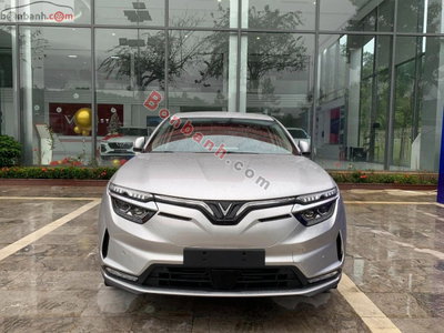 Xe VinFast VF8 Eco 2026