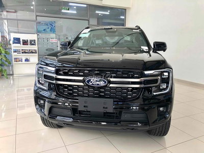 Ford Everest Platinum 2026 Đen MÁY XĂNG giao sớm