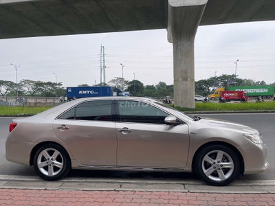 Toyota Camry 2.5Q Vàng cát 92281 km
