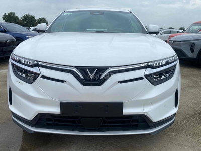 Xe điện VinFast VF8 Plus 2024 Trắng