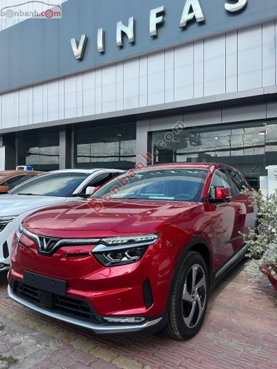Xe VinFast VF8 Eco 2026