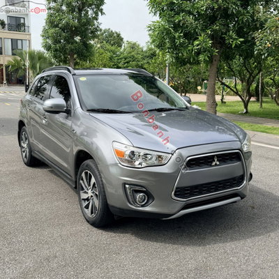 Xe Mitsubishi Outlander 2016