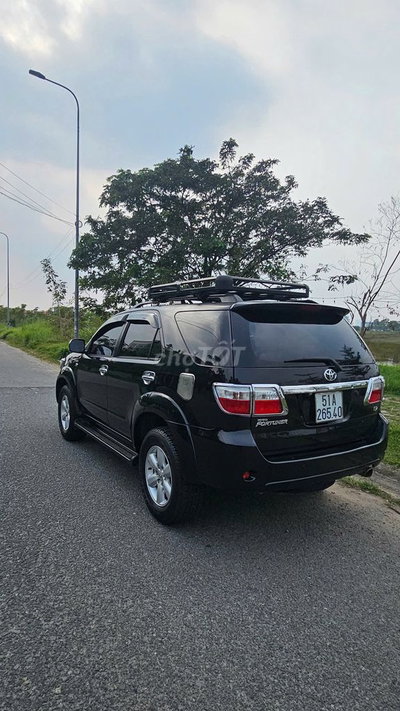 Toyota Fortuner Đen 7 chỗ