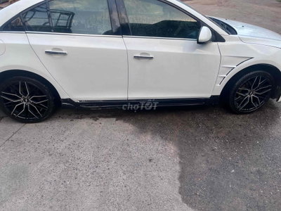 Chevrolet Cruze Trắng