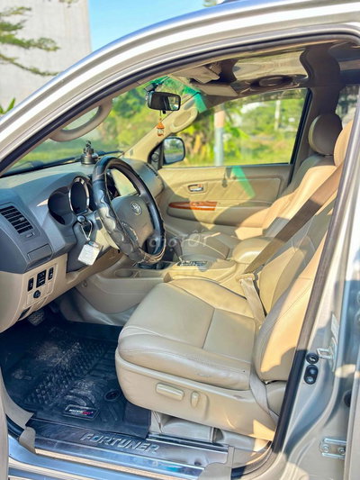 Toyota Fortuner Bạc 7 chỗ chính chủ