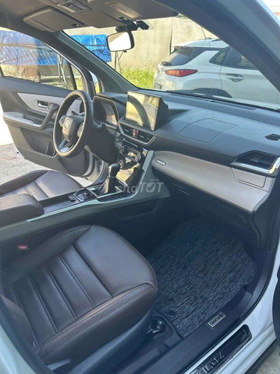 Toyota 7 chỗ Trắng Tự động