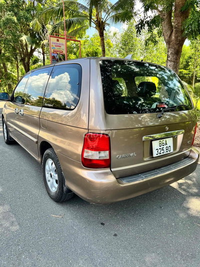 Kia Carnival màu Nâu