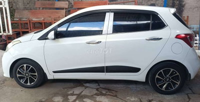 Hyundai Grand i10 Trắng 5 chỗ