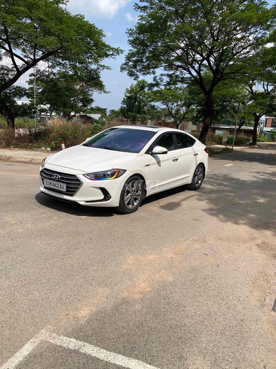 Hyundai Elantra Trắng Số sàn