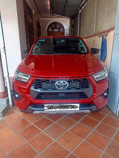 Toyota Hilux 2024 Một cầu Đỏ 19.000 km