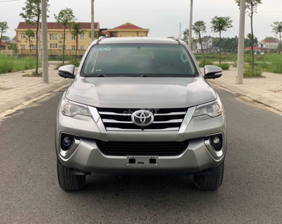 Toyota Fortuner 2018 1 cầu Bạc xe chính chủ từ mới