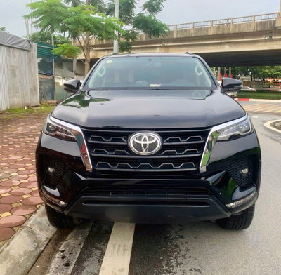 Toyota Fortuner 2021 2.4 AT Đen