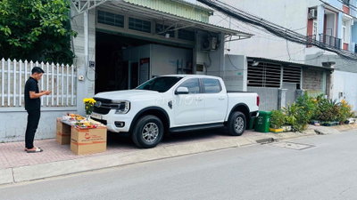 Ford Ranger XLS 2024 9800 km Trắng
