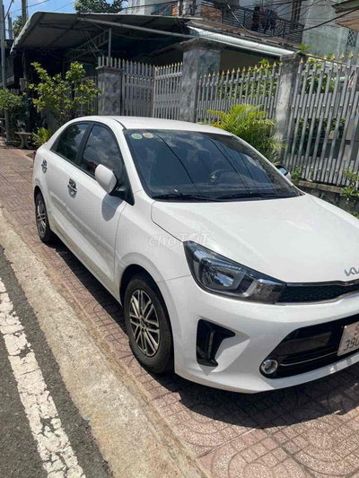 Kia Soluto Trắng 2022 Số Sàn, Odo 9000km