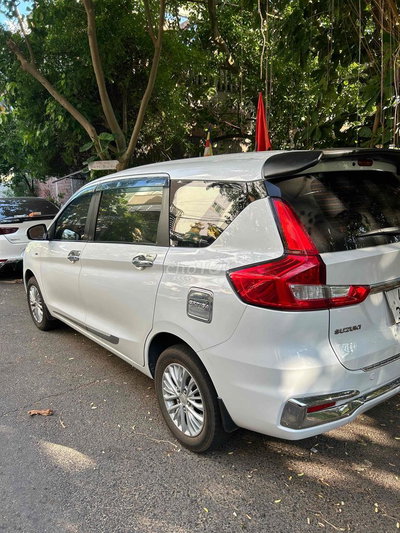 Suzuki Ertiga Trắng 7 chỗ