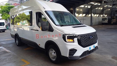 Xe Ford Transit Premium+ 2025