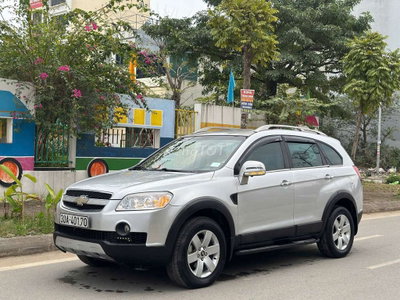 Chevrolet Captiva 7 chỗ Bạc