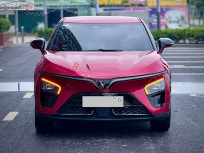 Xe VinFast VF7 Eco 2025