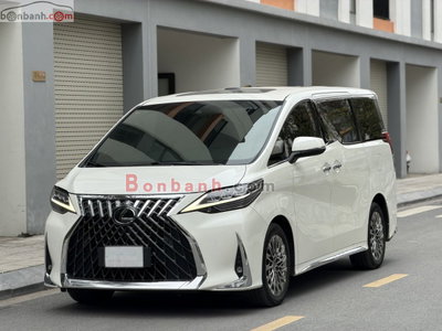 Xe Lexus LM 300h Royal Lounge 2021