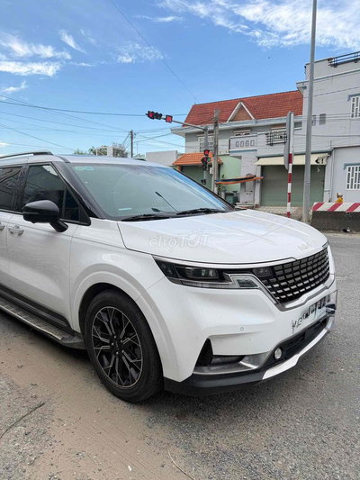 Kia Carnival Signature Trắng