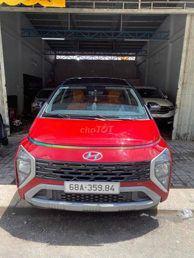 Hyundai Stargazer Đỏ 7 chỗ