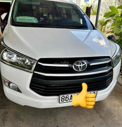 Toyota Innova 2.0G Trắng 7 chỗ