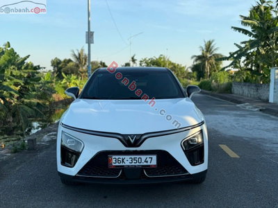 Xe VinFast VF7 Eco 2026