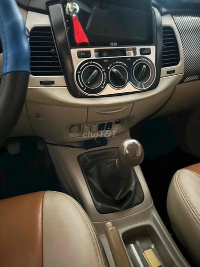 Toyota Innova 2012 Bạc