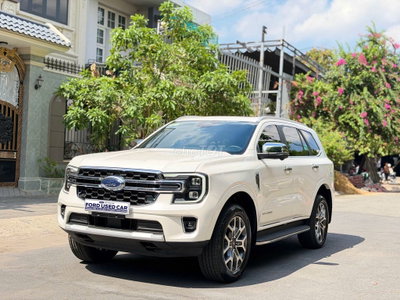 Ford Everest Titanium 2025 4x4 lướt 5.000km