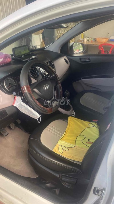 Hyundai Grand i10 Trắng