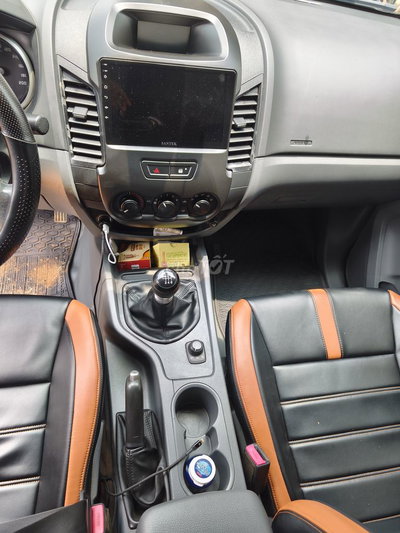 Ford Ranger XLT Số sàn Xám