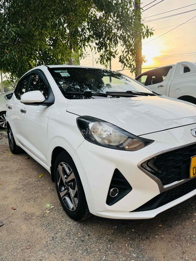 Hyundai Grand i10 Trắng 5 chỗ