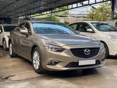 Mazda 6 model 2016 màu vàng cát