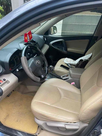 Toyota Rav4 màu Xanh 7 chỗ