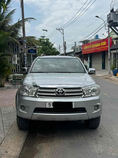Toyota Fortuner 2011 Bản G Bạc