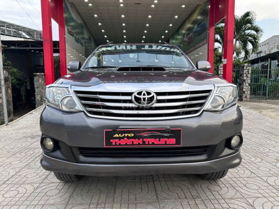 Toyota Fortuner 2014 máy dầu số sàn.
