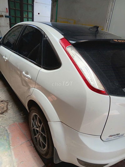Ford Focus Trắng số tự động