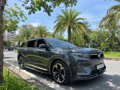 Xe điện VinFast VF9 Plus 2024 Xám