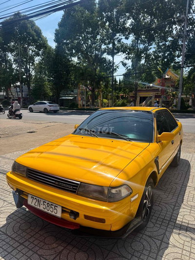 Toyota Corolla màu Vàng