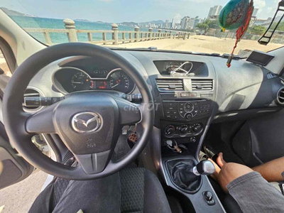 Mazda BT-50 Trắng Số sàn 104.864 km 4