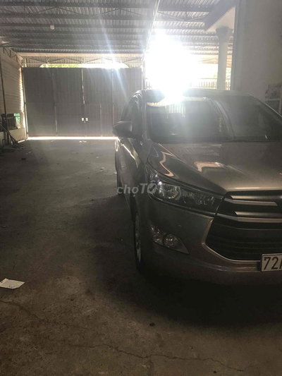 Toyota Innova 2017 2.0E Ghi đồng